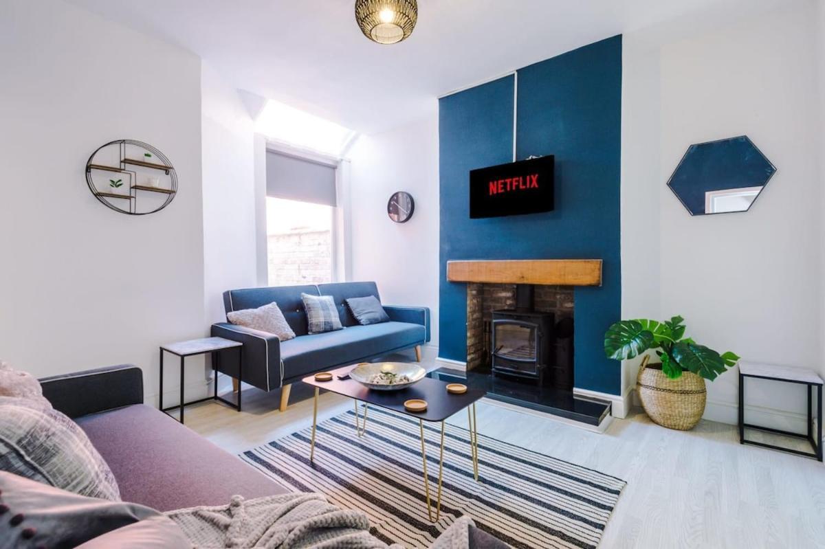 Large 4 Bedroom Home With Free Parking Near Mediacityuk แมนเชสเตอร์ ภายนอก รูปภาพ