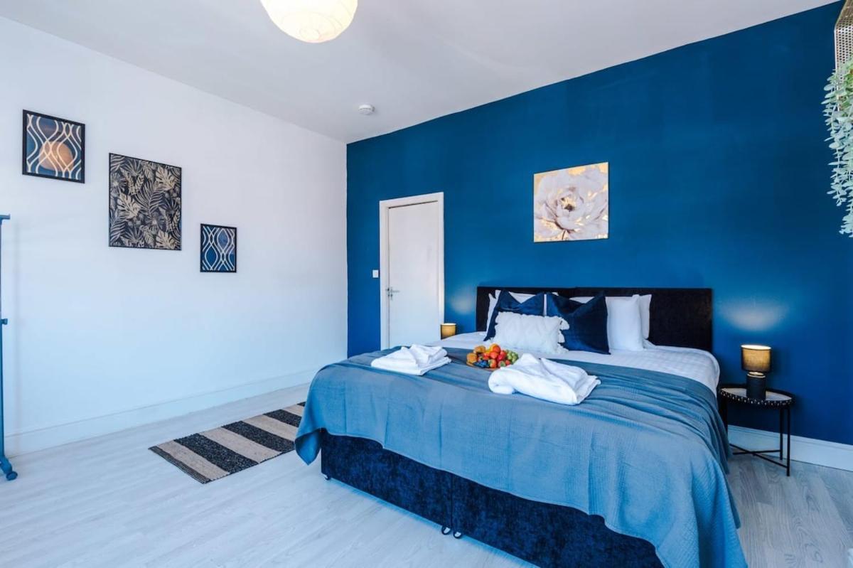 Large 4 Bedroom Home With Free Parking Near Mediacityuk แมนเชสเตอร์ ภายนอก รูปภาพ