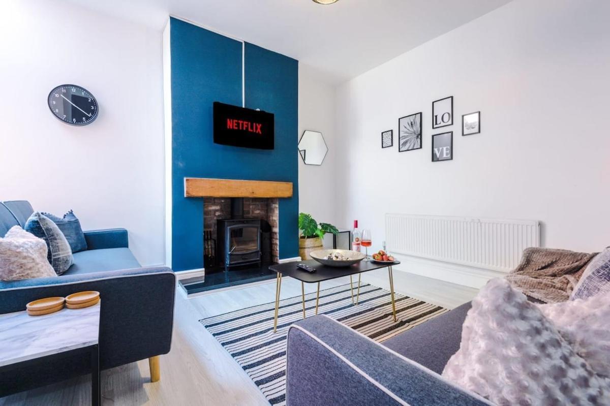 Large 4 Bedroom Home With Free Parking Near Mediacityuk แมนเชสเตอร์ ภายนอก รูปภาพ