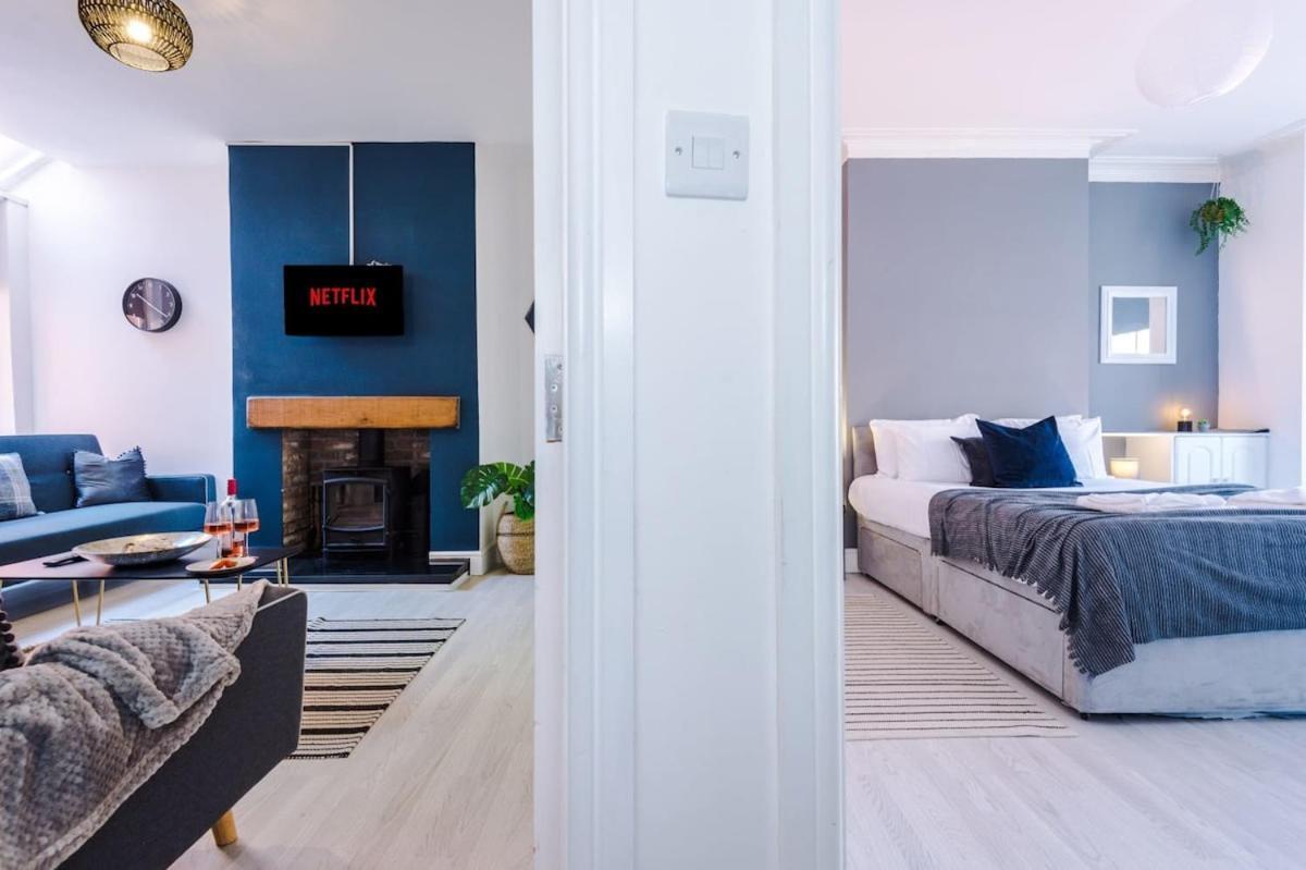 Large 4 Bedroom Home With Free Parking Near Mediacityuk แมนเชสเตอร์ ภายนอก รูปภาพ
